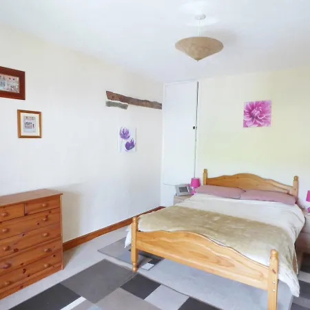 Nyaraló Garden Cottage, *